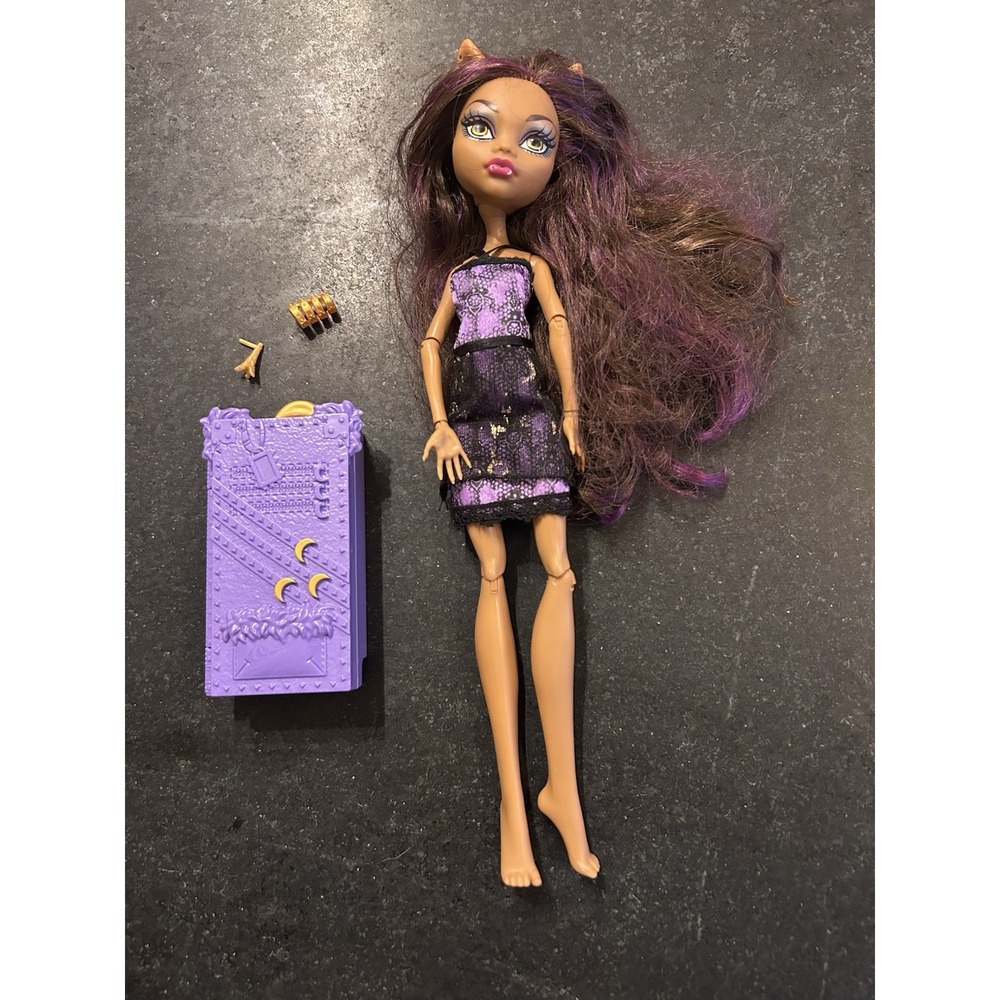 Monster High Clawdeen Wolf Scaris City of Frights Travel Doll Mattel 2010 G1
